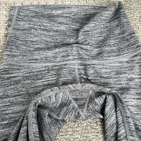 Lululemon Wunder Under Crop - Picture 2 of 9